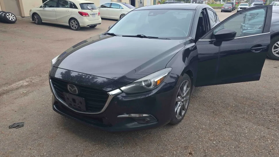 Mazda Mazda3 2018 photo 2