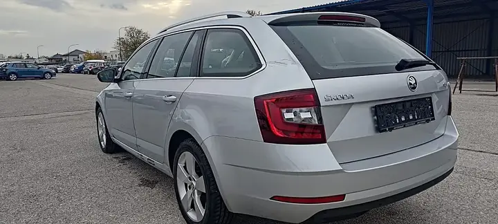Skoda Octavia Combi 2019 photo 2