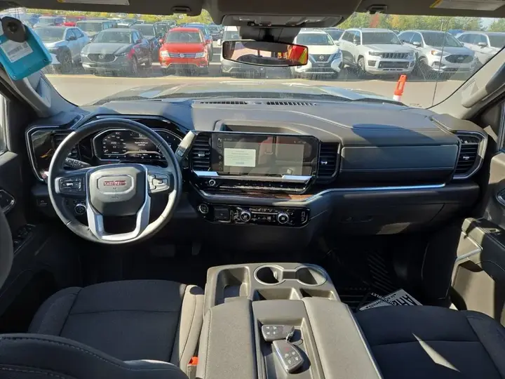 GMC Sierra 1500 2024 photo 2