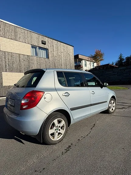 Skoda Fabia 2011 photo 3