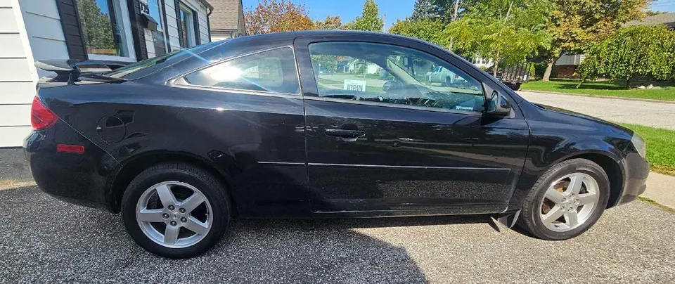 Pontiac G5 2009 photo 2