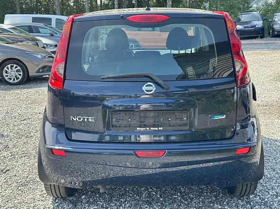 Nissan Note 2010 photo 4