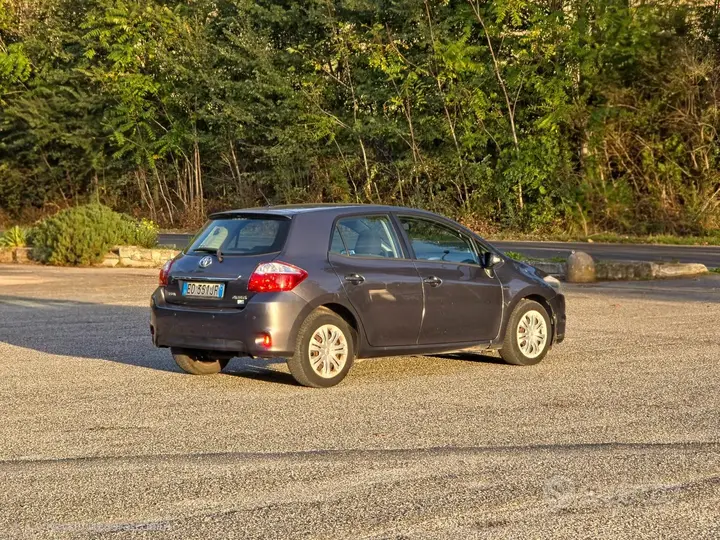 Toyota Auris 2010 photo 5