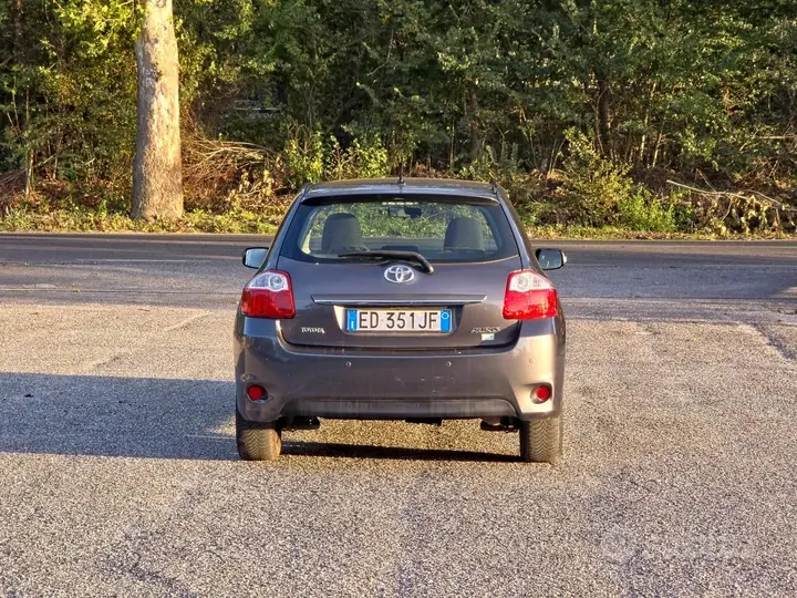 Toyota Auris 2010 photo 4