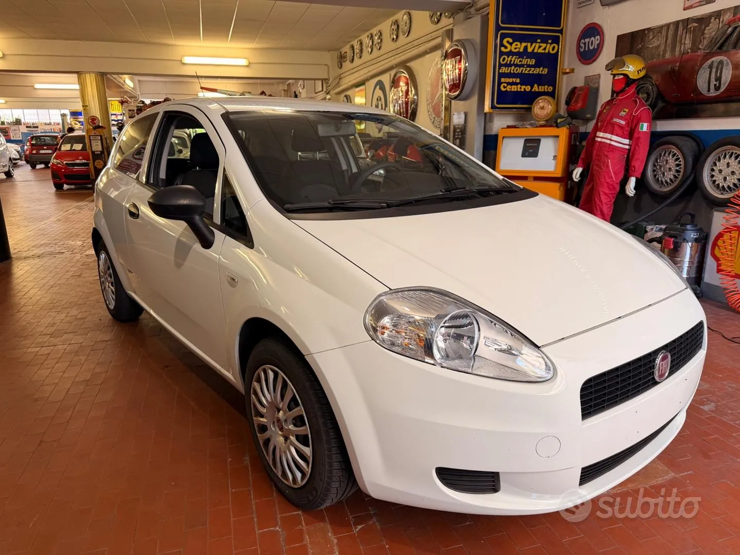 Fiat Punto 2012 photo 2
