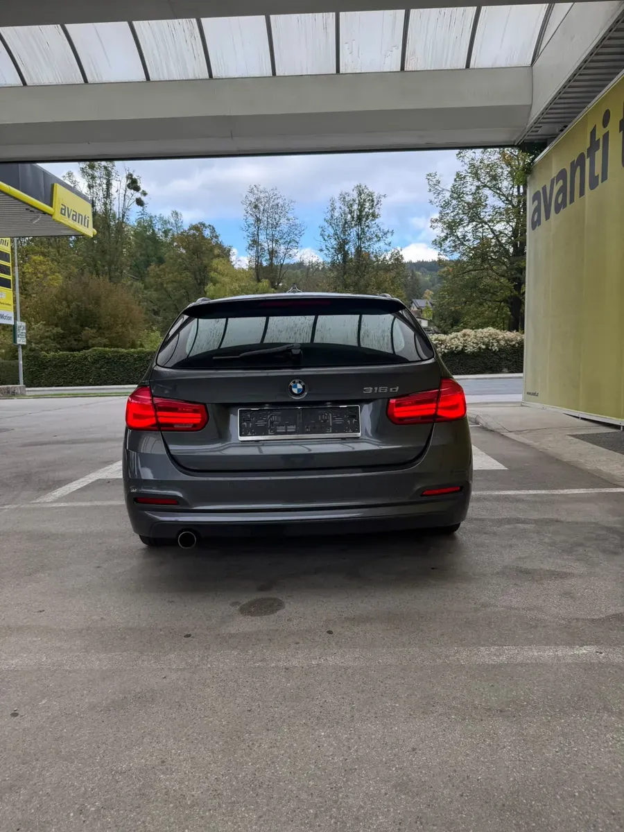BMW 3 Series 2018 photo 3
