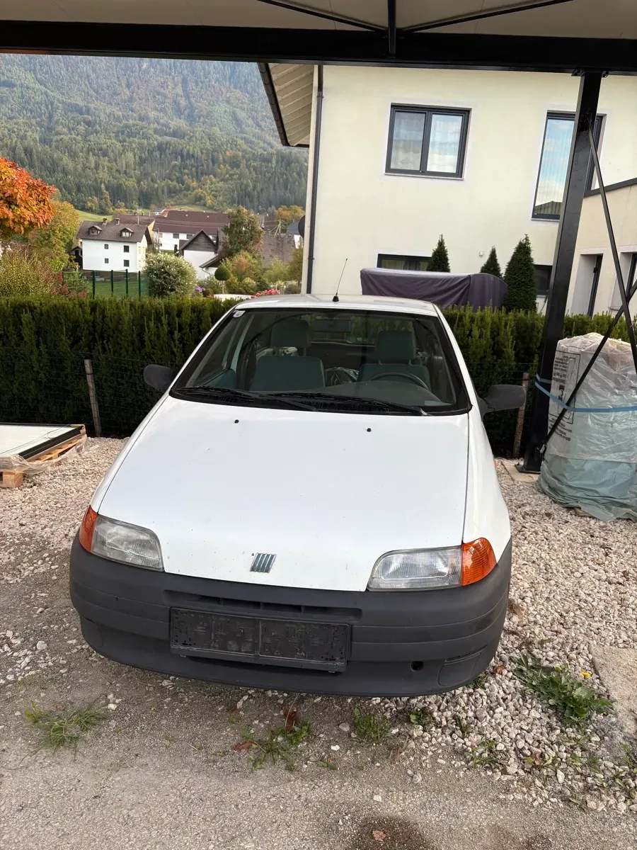 Fiat Punto 1996 photo 2