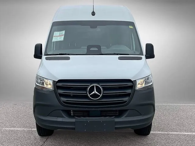 Mercedes-Benz Sprinter 2025 photo 2