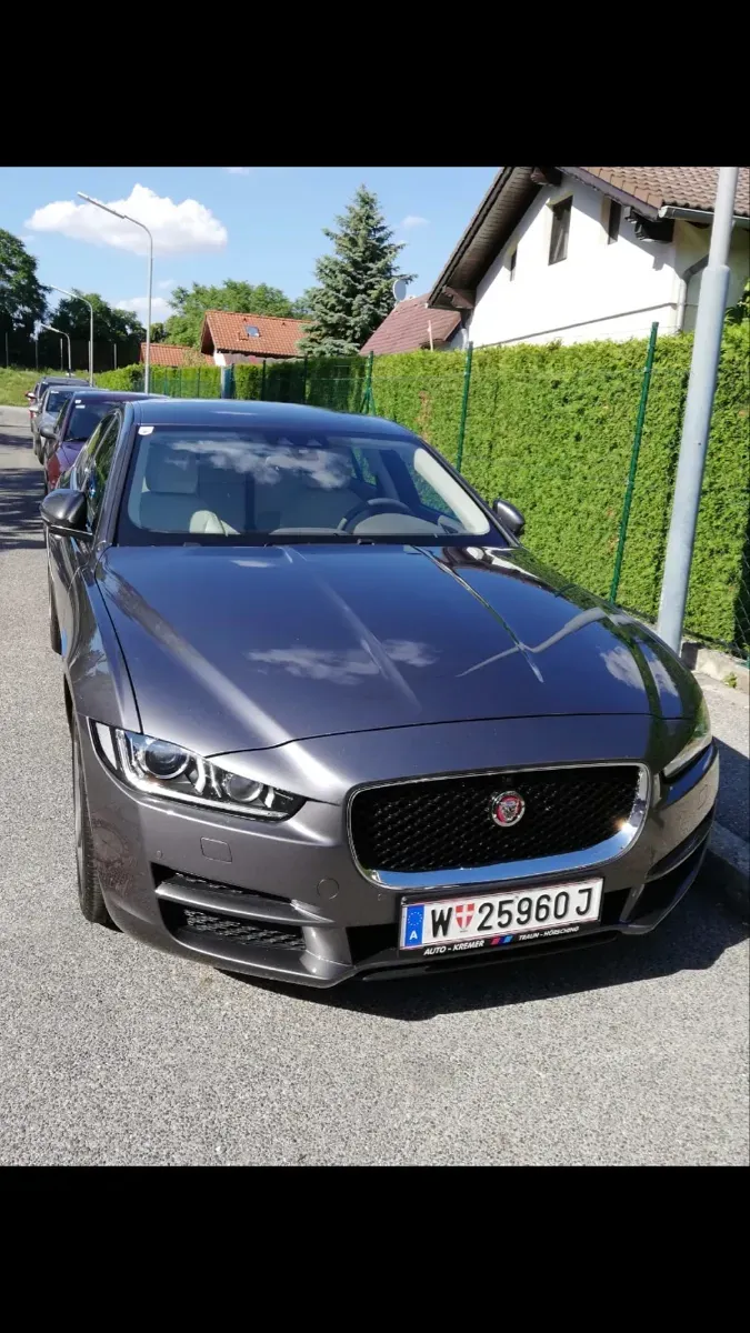 Jaguar Xe 2015 photo 2