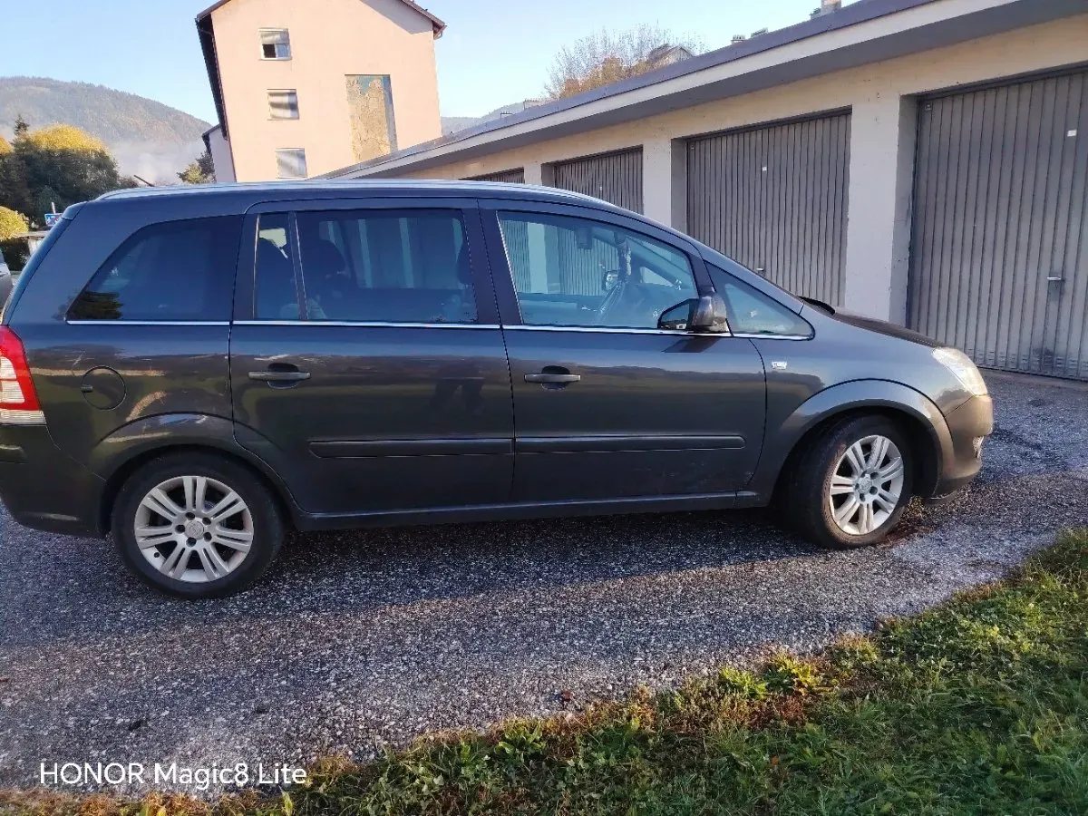 Opel Zafira 2011 photo 3