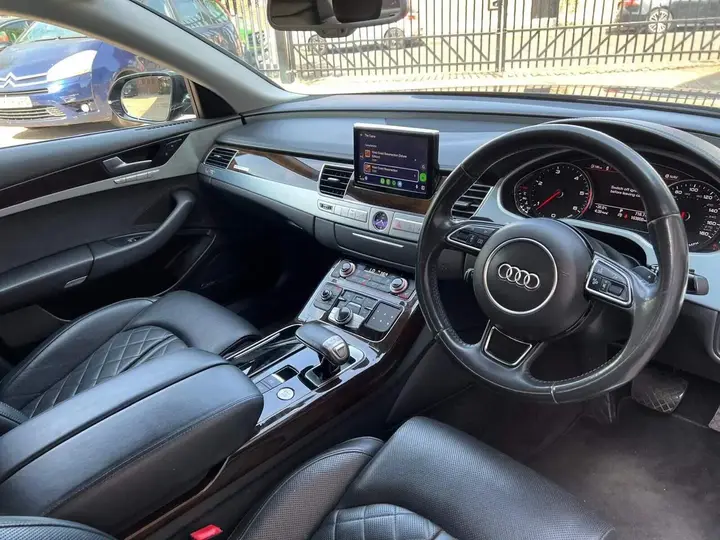 Audi A8 2015 photo 2