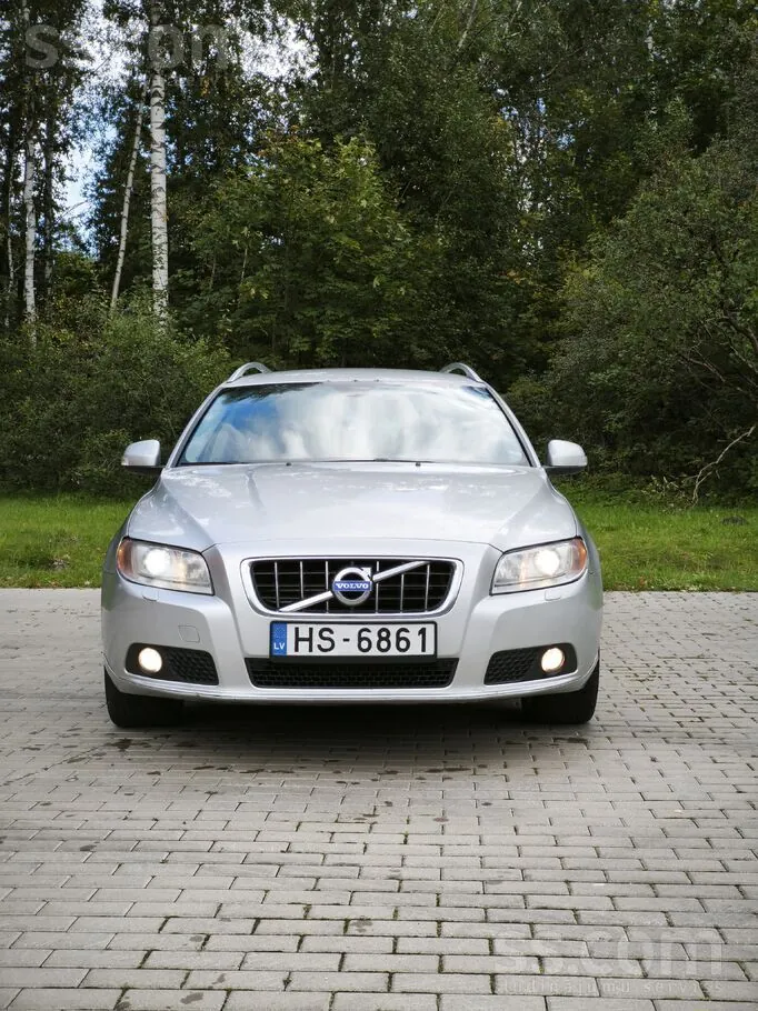 Volvo V70 2010 photo 2