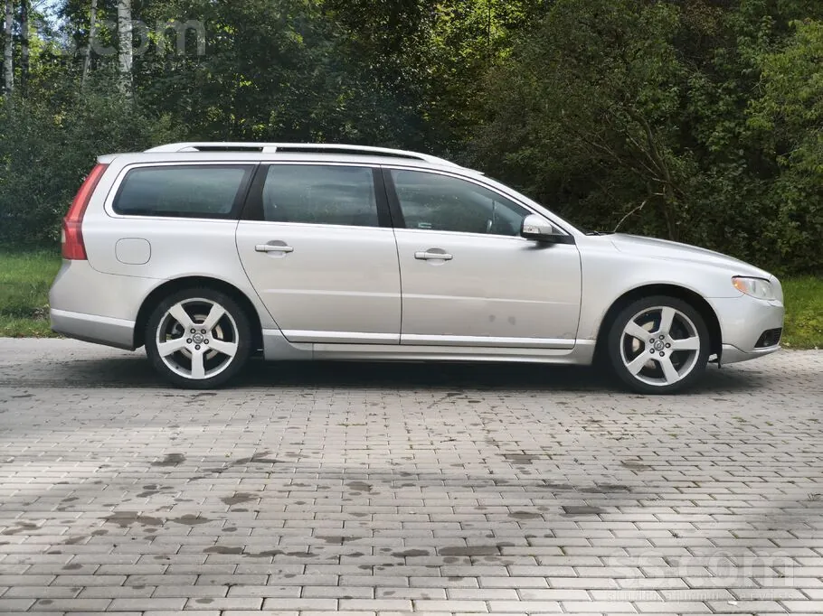 Volvo V70 2010 photo 4