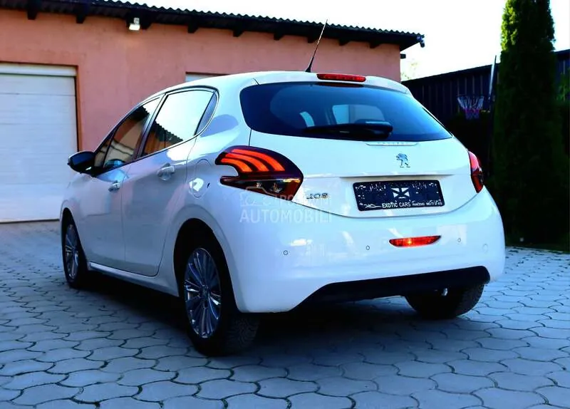 Peugeot 208 2018 photo 4