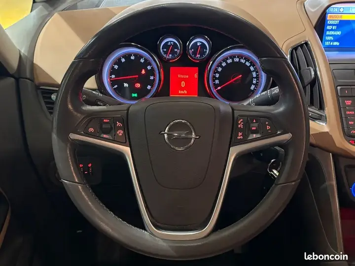 Opel Zafira Tourer 2012 photo 4