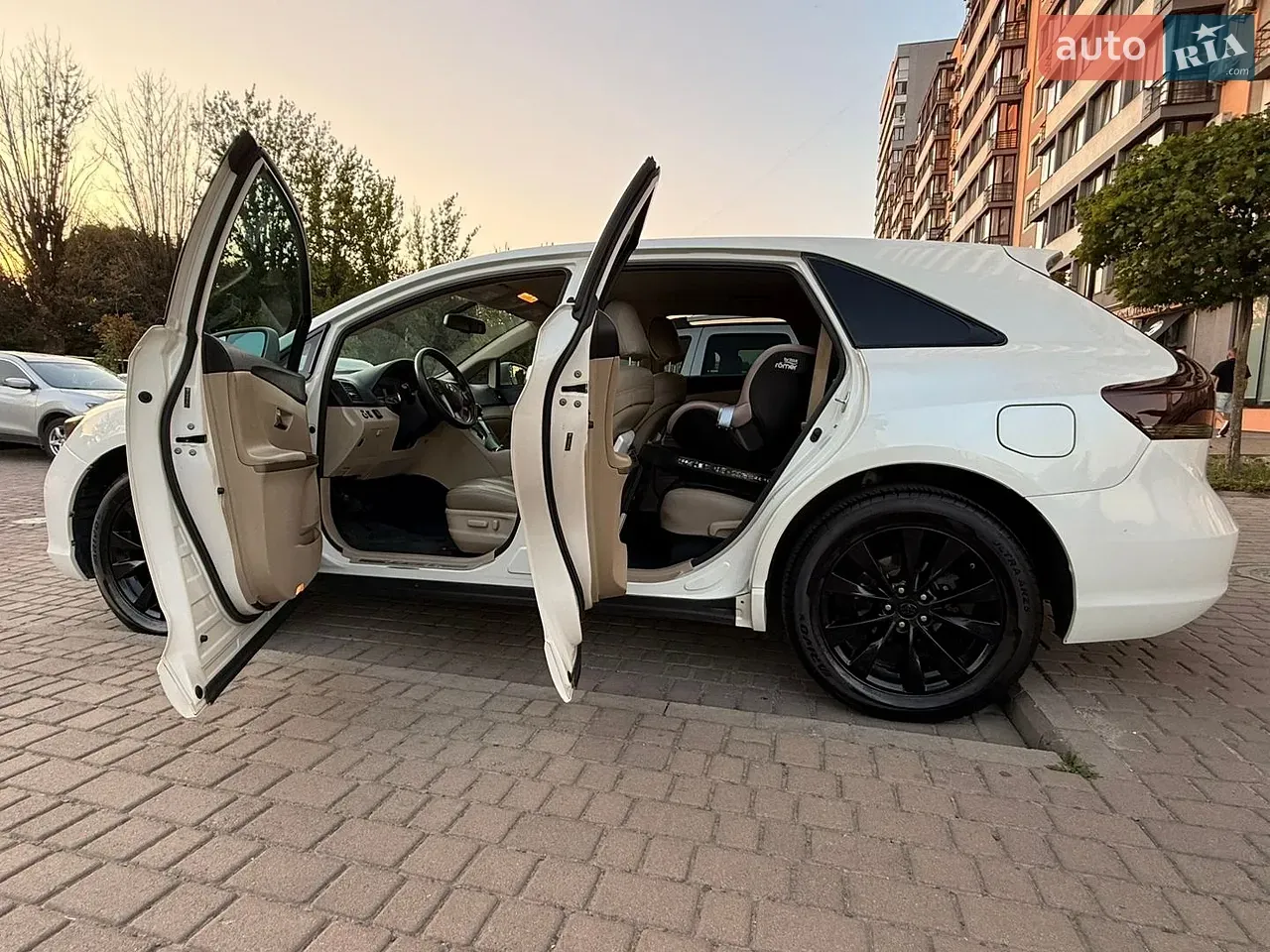 Toyota Venza 2014 photo 2
