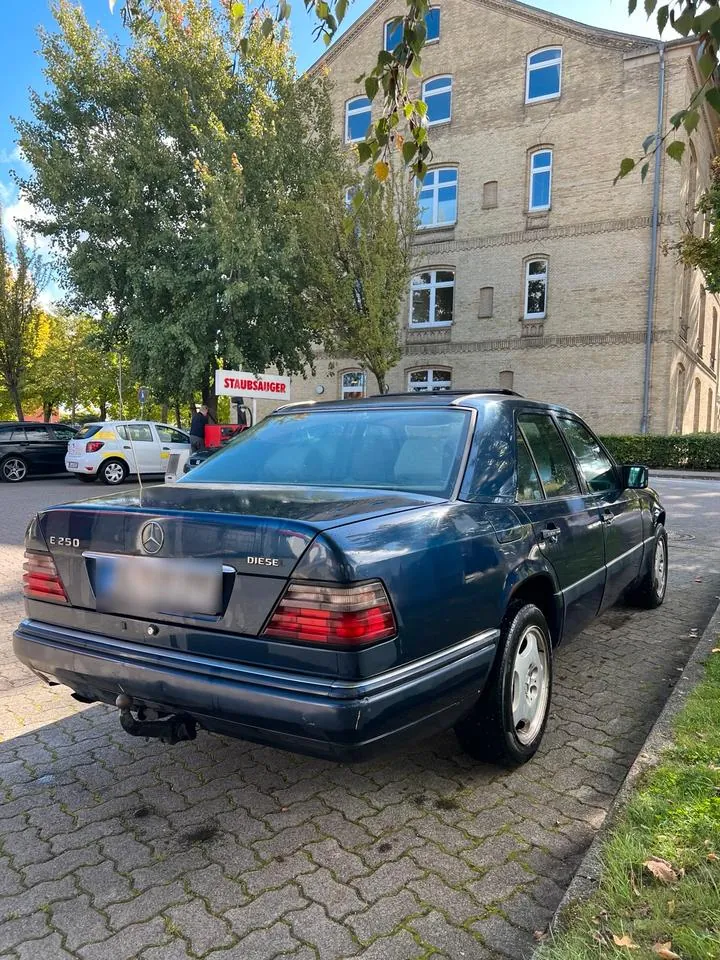 Mercedes-Benz E250