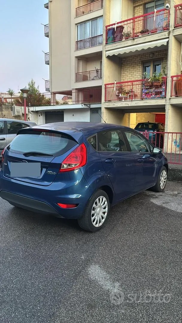 Ford Fiesta 2010 photo 2