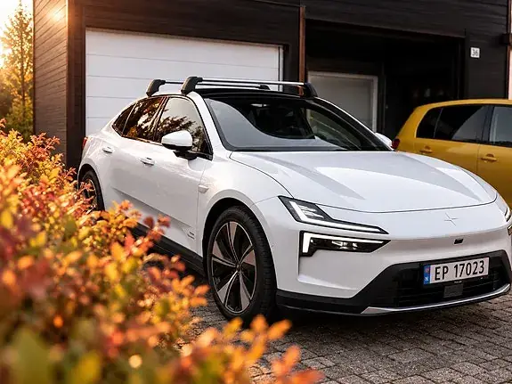 Polestar 4 2025 photo 2
