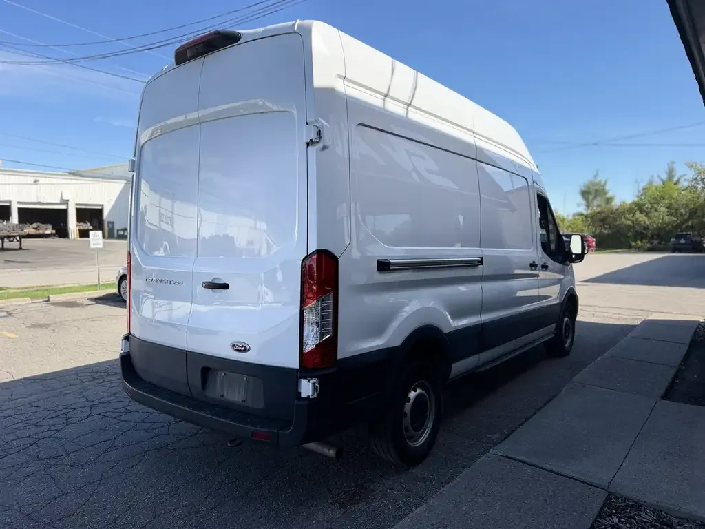 Ford Transit 2023 photo 5