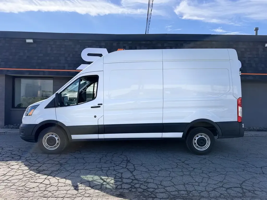 Ford Transit 2023 photo 2