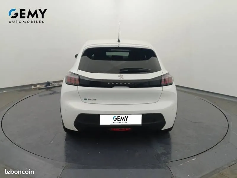 Peugeot 208 2022 photo 5