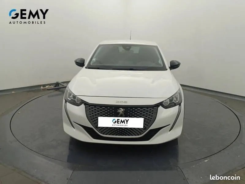 Peugeot 208 2022 photo 2