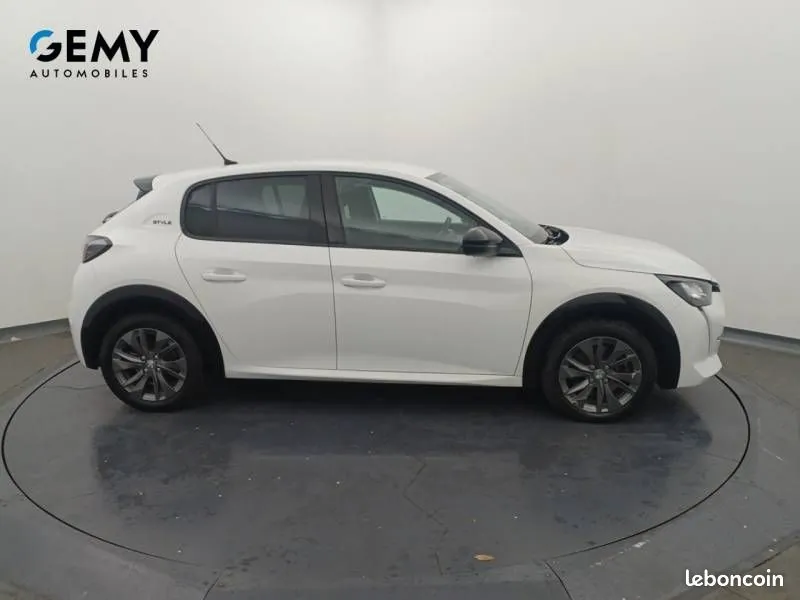 Peugeot 208 2022 photo 4