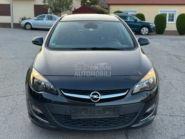 Opel Astra J 2012 photo 2