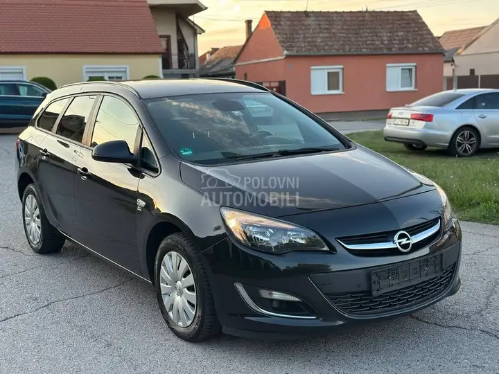 Opel Astra J 2012 photo 3