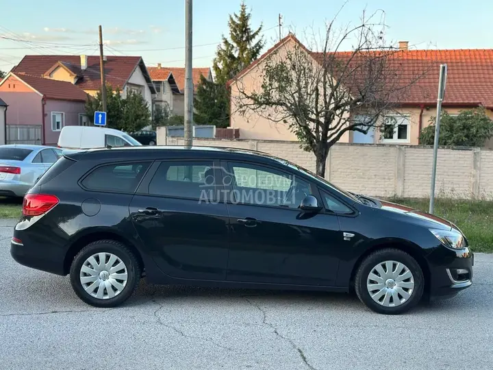 Opel Astra J 2012 photo 4