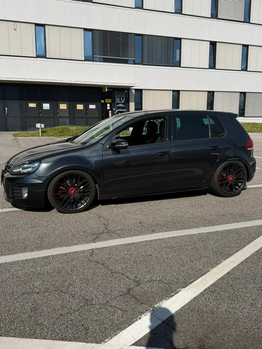 Volkswagen Golf 2010 photo 2