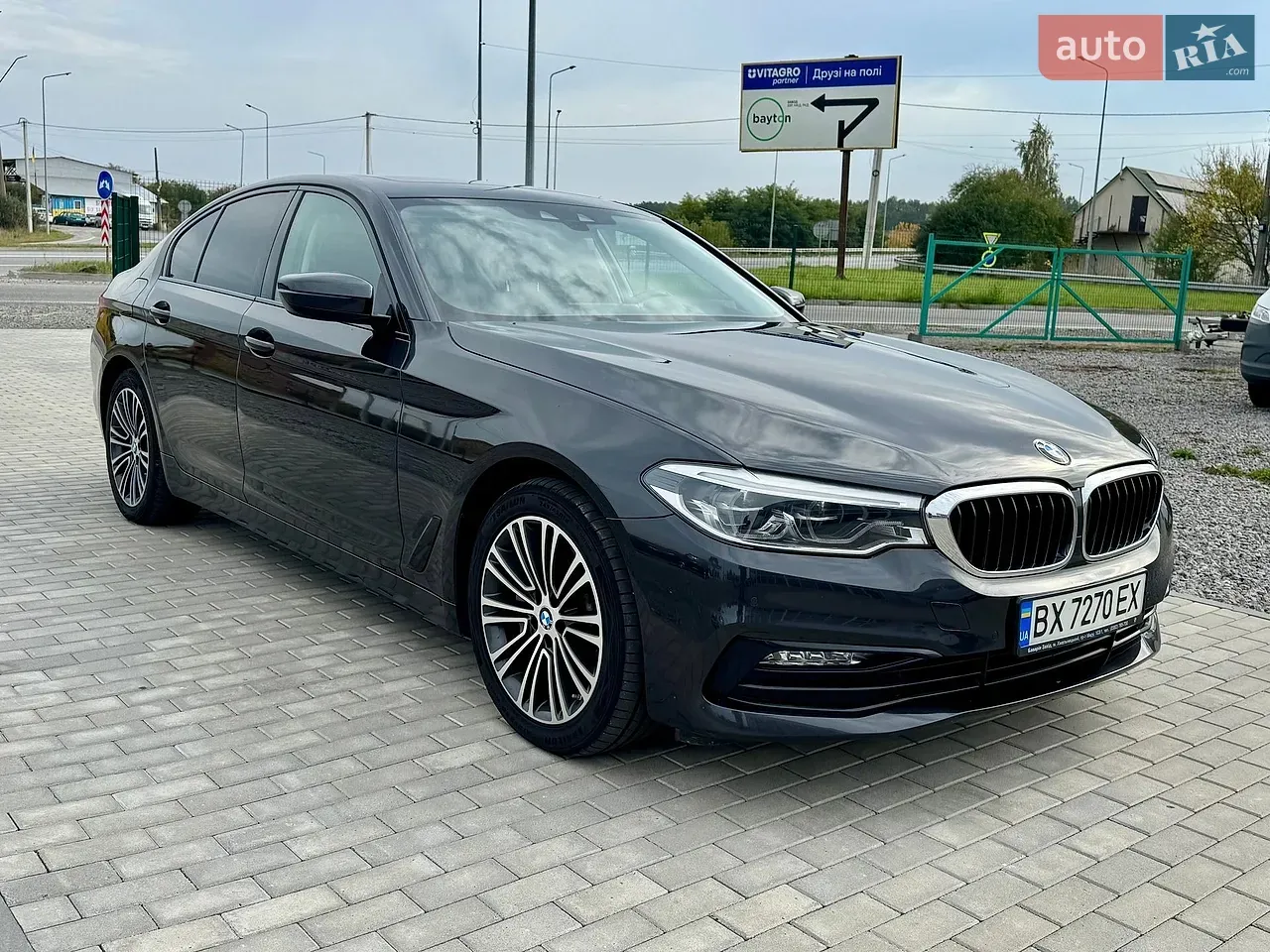 BMW 5 Series 2017 photo 2