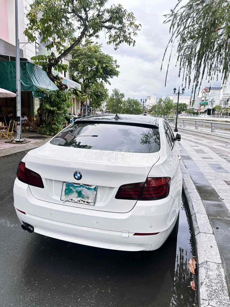 BMW 5 Series 2012 photo 2