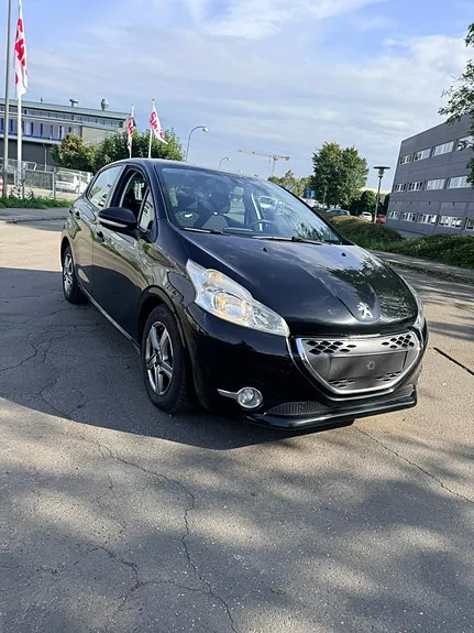Peugeot 208 2012 photo 3