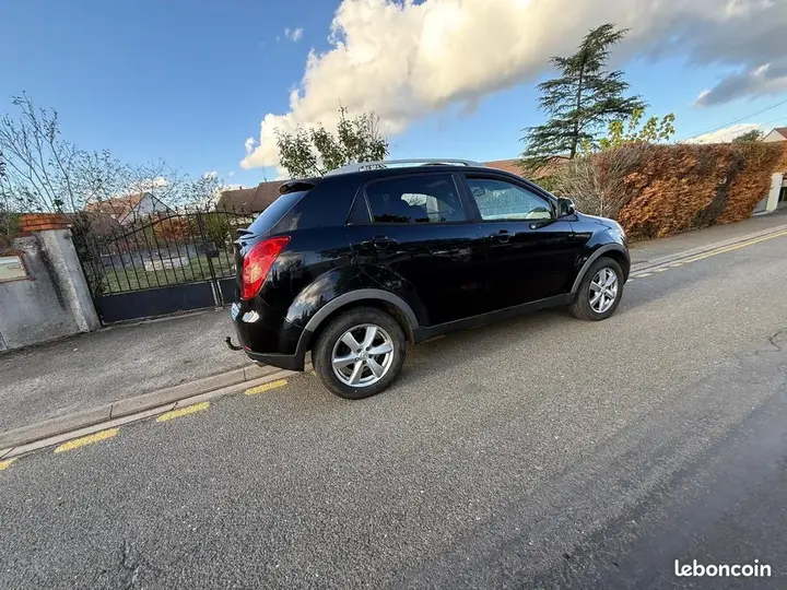 KG Mobility Korando 2011 photo 2