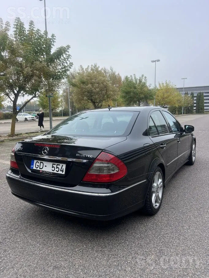 Mercedes-Benz E300 2009 photo 4