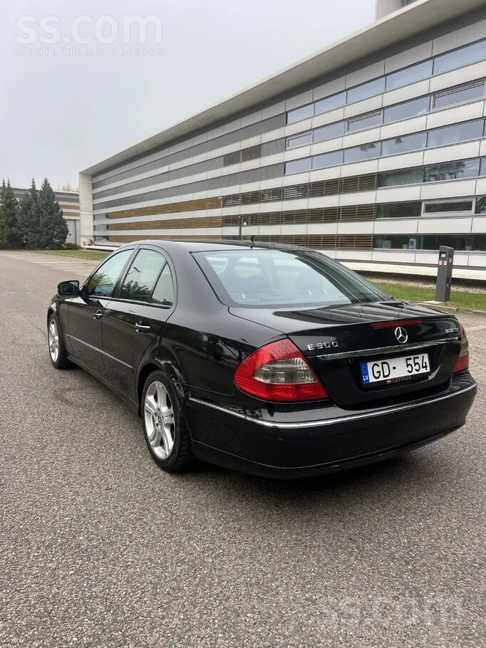 Mercedes-Benz E300 2009 photo 3
