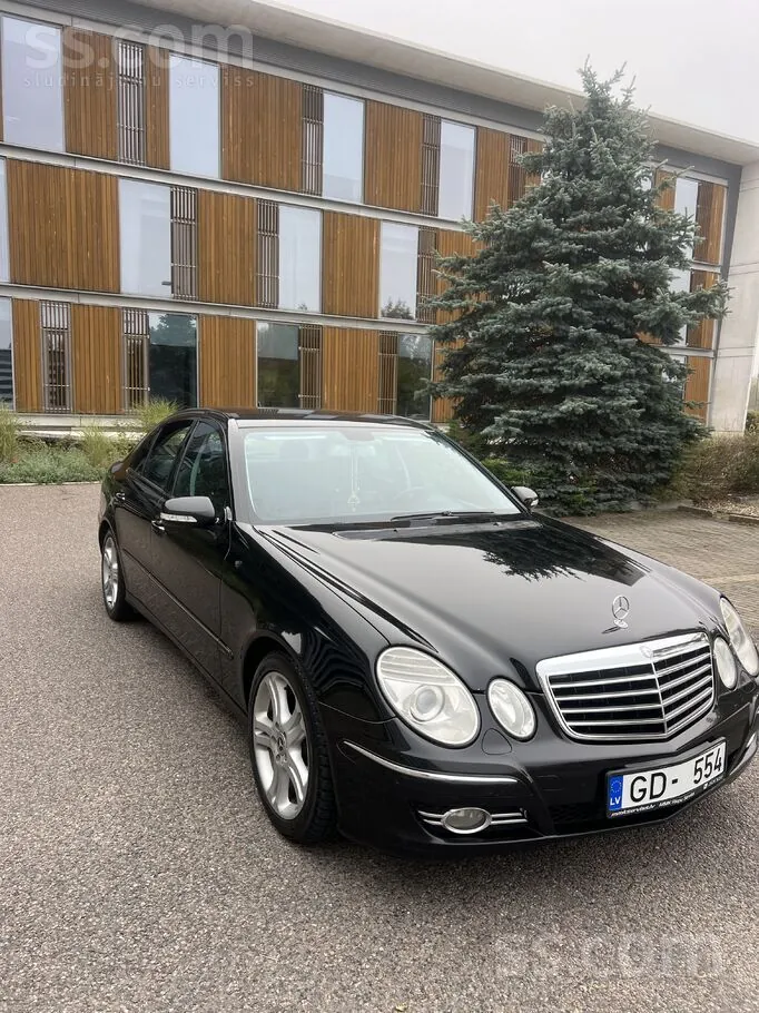 Mercedes-Benz E300 2009 photo 2