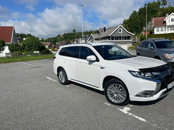 Mitsubishi Outlander 2020 photo 2