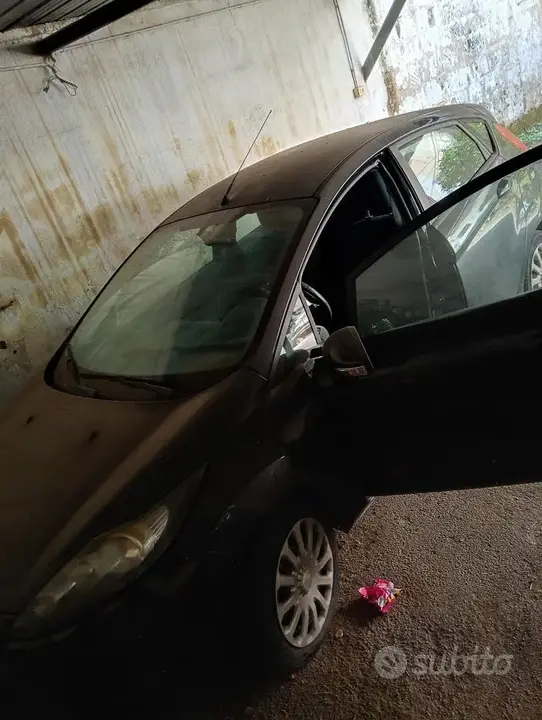 Ford Fiesta 2011 photo 4