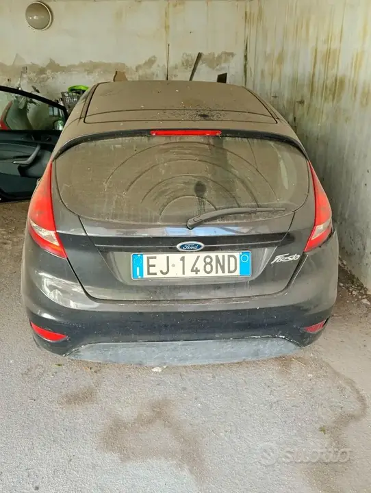 Ford Fiesta 2011 photo 2