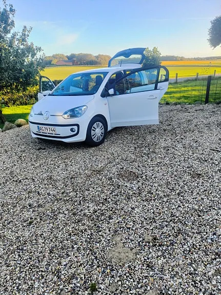 Volkswagen Up 2014 photo 2