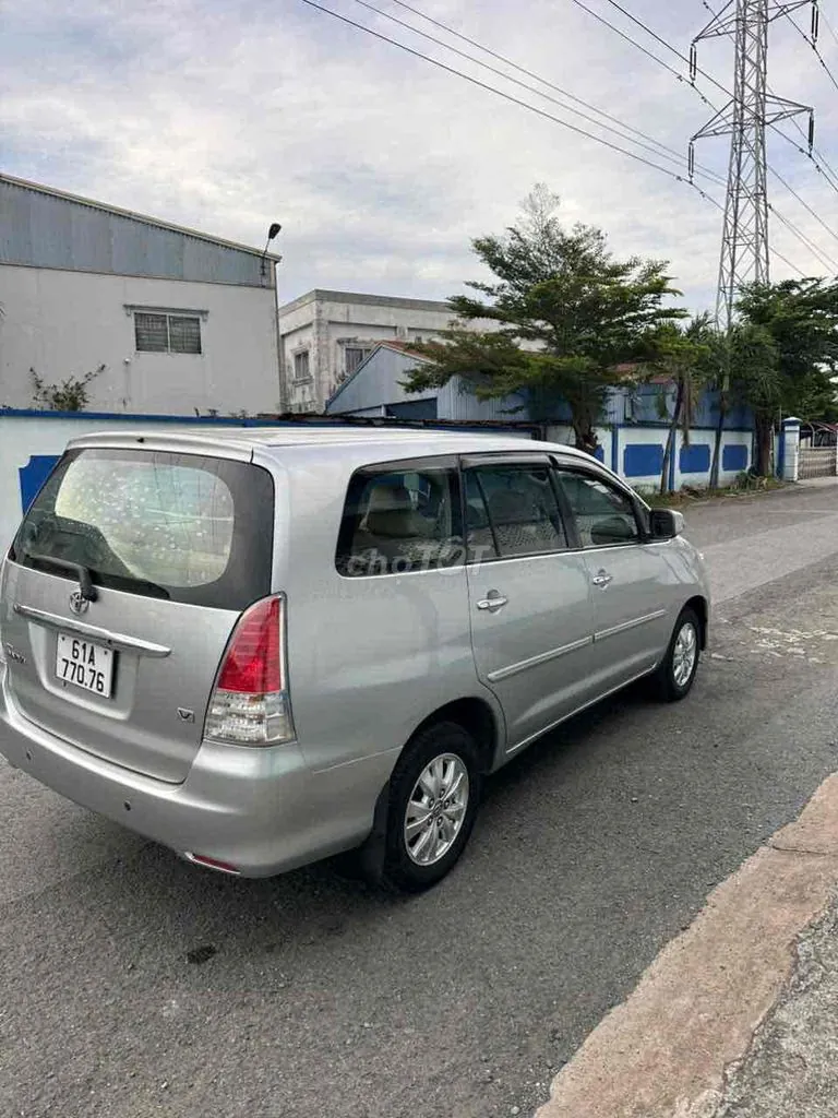 Toyota Innova 2009 photo 4