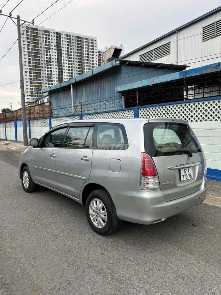Toyota Innova 2009 photo 3