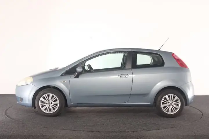 Fiat Grande Punto 2009 photo 2