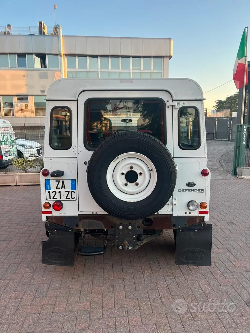 Land Rover Defender 2014 photo 3