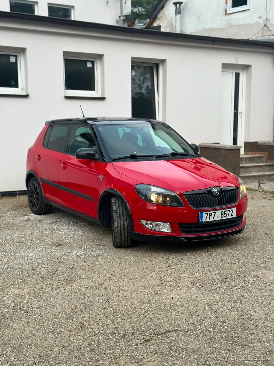 Skoda Fabia 2012 photo 3