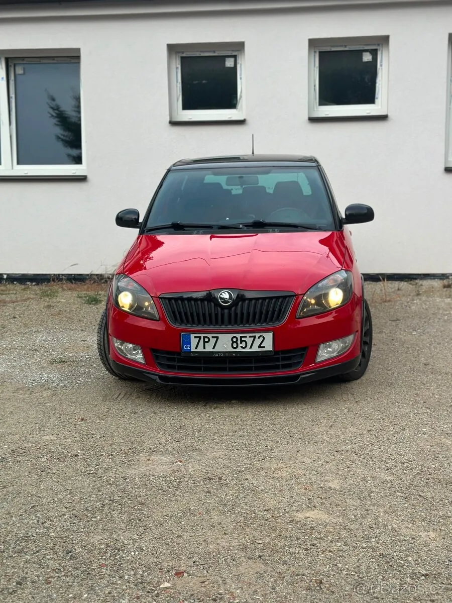 Skoda Fabia 2012 photo 2