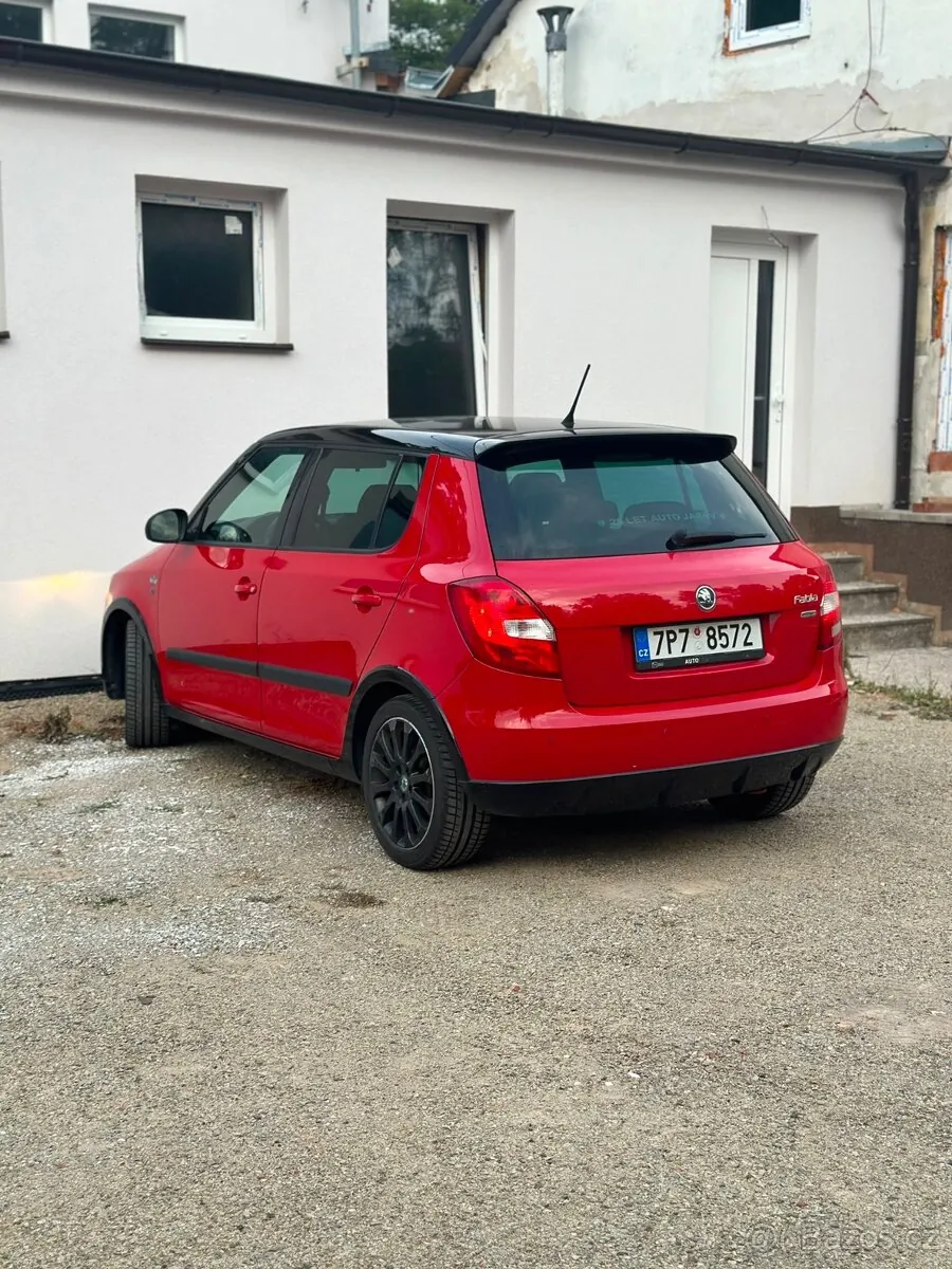 Skoda Fabia 2012 photo 4